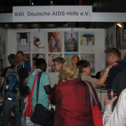 Am Stand der Deutschen AIDS-Hilfe
