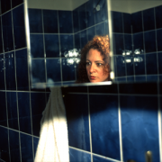 Nan Goldin „Self-Portait in my Blue Bathroom“, Berlin 1991 © Nan Goldin / Sammlung Berlinische Galerie