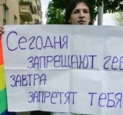 Demonstrant in St.Petersburg mt Protestplakat
