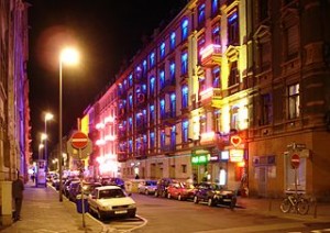 Rotlichtviertel, hier: Frankfurt/Main (Foto: Arne Hückelheim, Wikimedia Commons)
