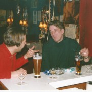 An einem Abend in den 90ern: Mario Wirz  und Autor Holger Wicht im legendären Club Trommel in Neukölln