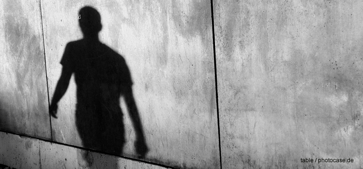 Schatten auf Mauer
