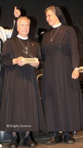 Schwester Juvenalis (l.) und Schwester Hannelore