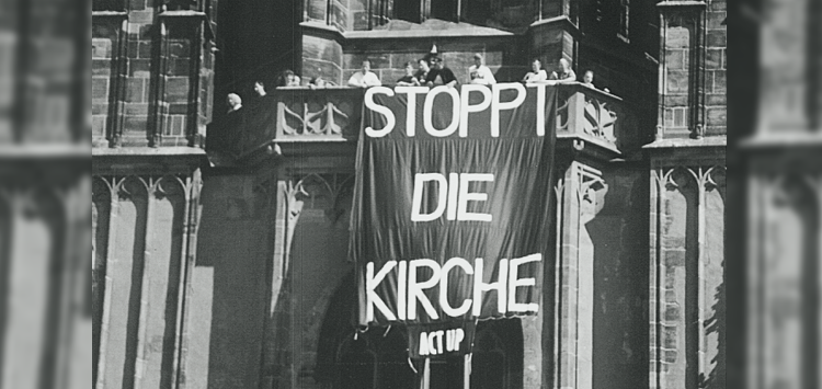 Banner an Kirche