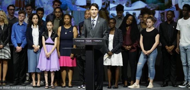 Der kanadische Ministerpräsident Trudeau mit Jugendlichen