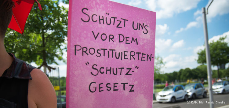 Sexarbeiter_innen protestieren gegen das Prostituiertenschutzgesetz
