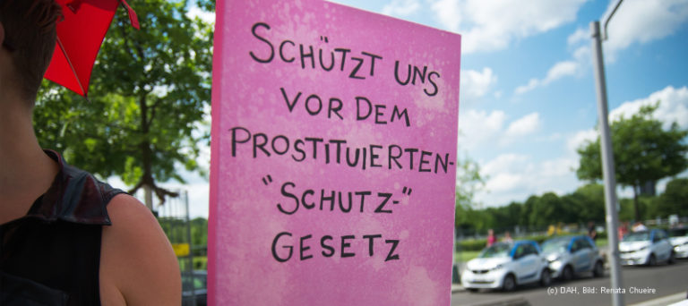 Sexarbeiter_innen protestieren gegen das Prostituiertenschutzgesetz
