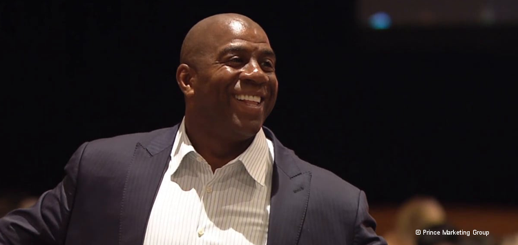Magic Johnson im Anzug