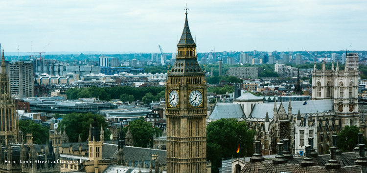Skyline von London, im Vordergrund der Turm Big Ben