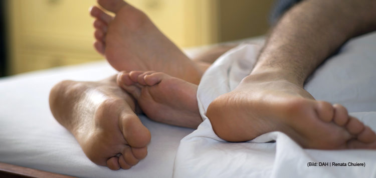 Ein Paar hat Sex im Bett