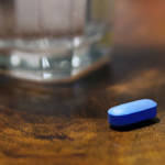 Eine PrEP Pille täglich schützt Lutz vor HIV