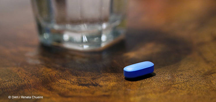 Eine PrEP Pille täglich schützt Lutz vor HIV