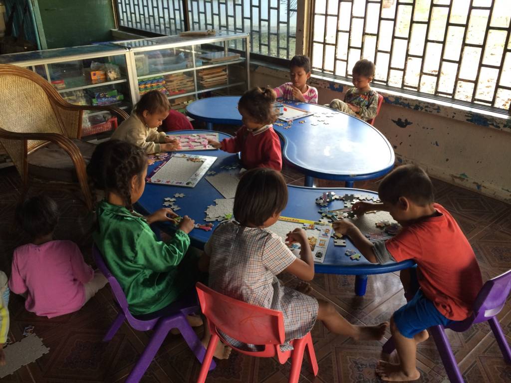 Kinder, die in der Kindergemeinschaft Wat Opot leben