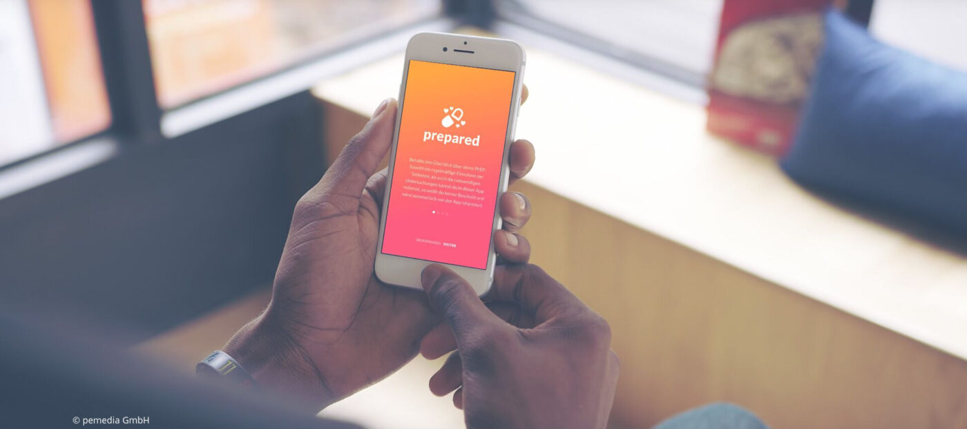 Smartphone mit der PrEP-App Prepared