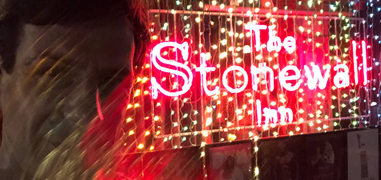 Der Autor vor dem Stonewall Inn