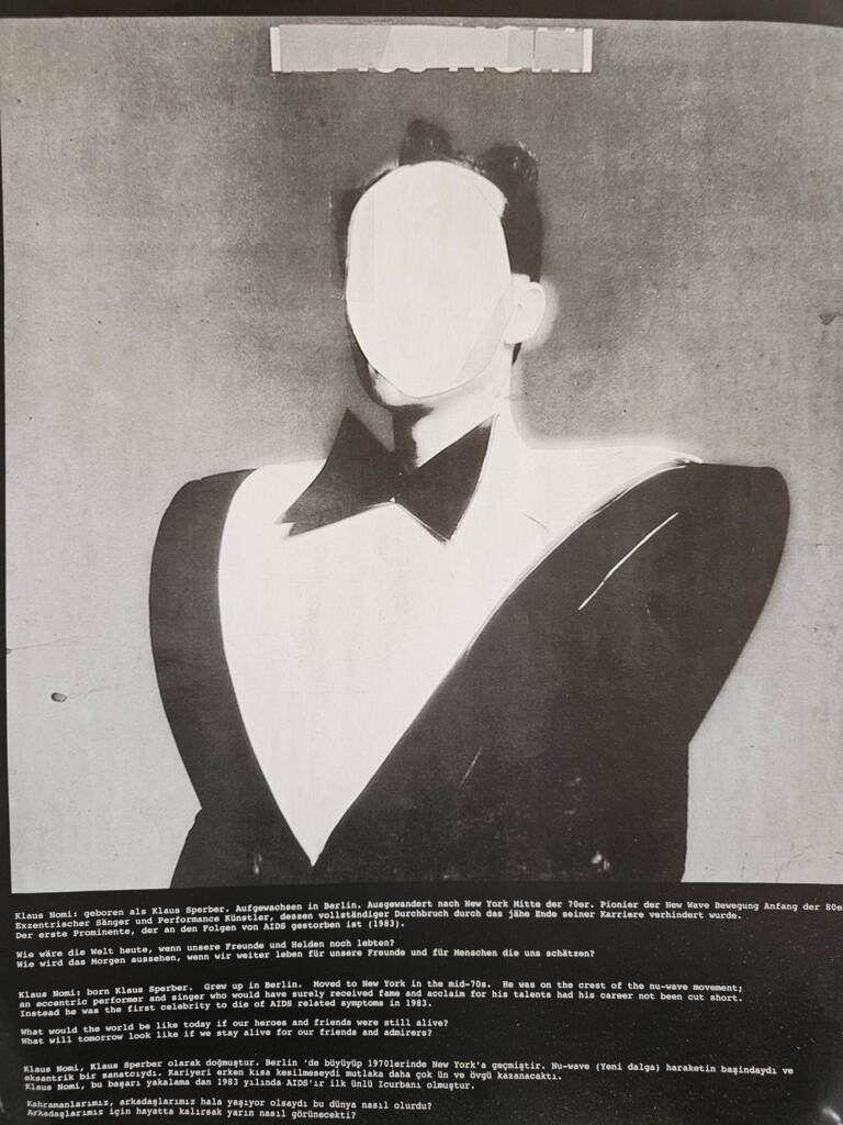 Schwarz-weißes Plakat mit typischem Bildnis von Klaus Nomi mit überklebtem Gesicht