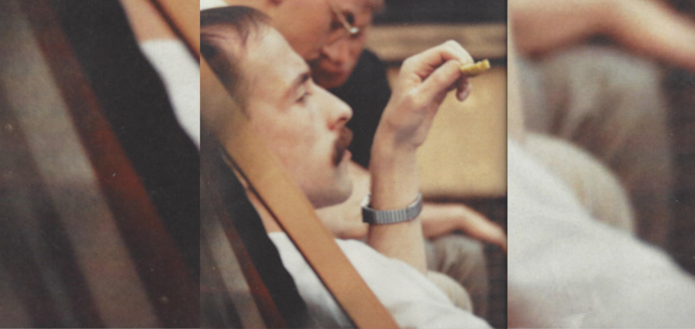 Foto von Gerd Schröder im Profil mit Zigerette in der HAnd
